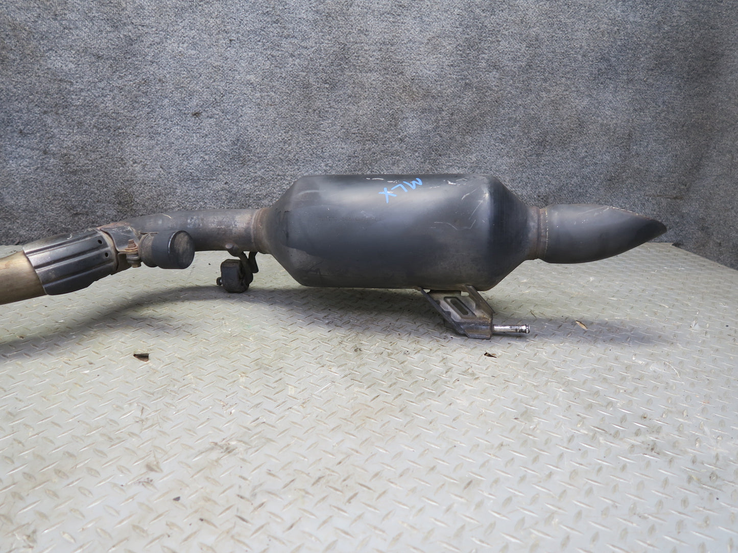 2008-2011 Lexus URJ201L LX570 Rear Exhaust Muffler Tail Pipe