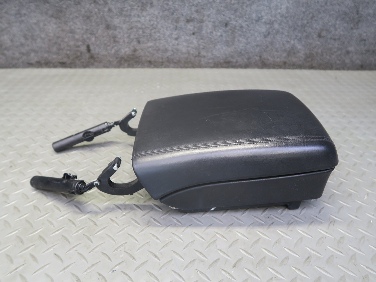 2003-2010 Porsche Cayenne 955 Center Console Leather Armrest Lid