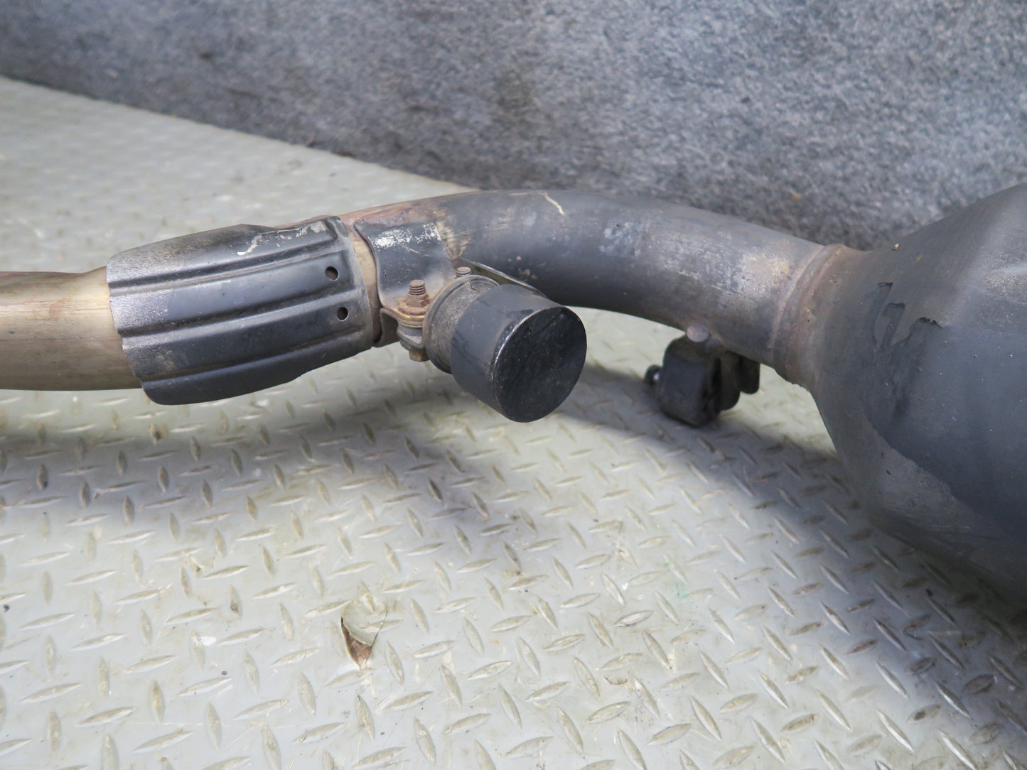 2008-2011 Lexus URJ201L LX570 Rear Exhaust Muffler Tail Pipe
