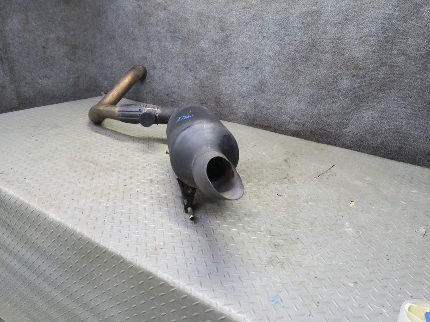 2008-2011 Lexus URJ201L LX570 Rear Exhaust Muffler Tail Pipe