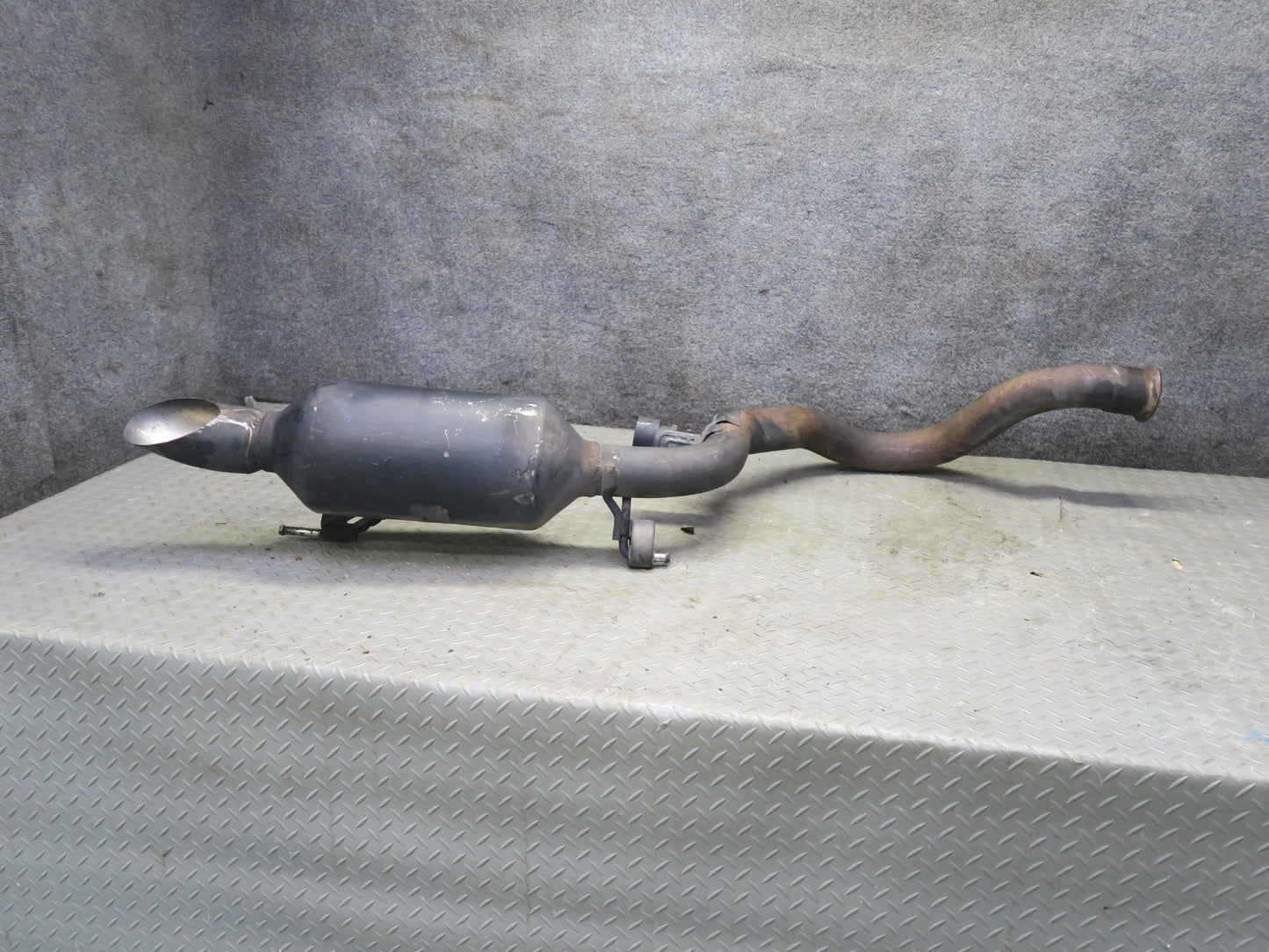 2008-2011 Lexus URJ201L LX570 Rear Exhaust Muffler Tail Pipe
