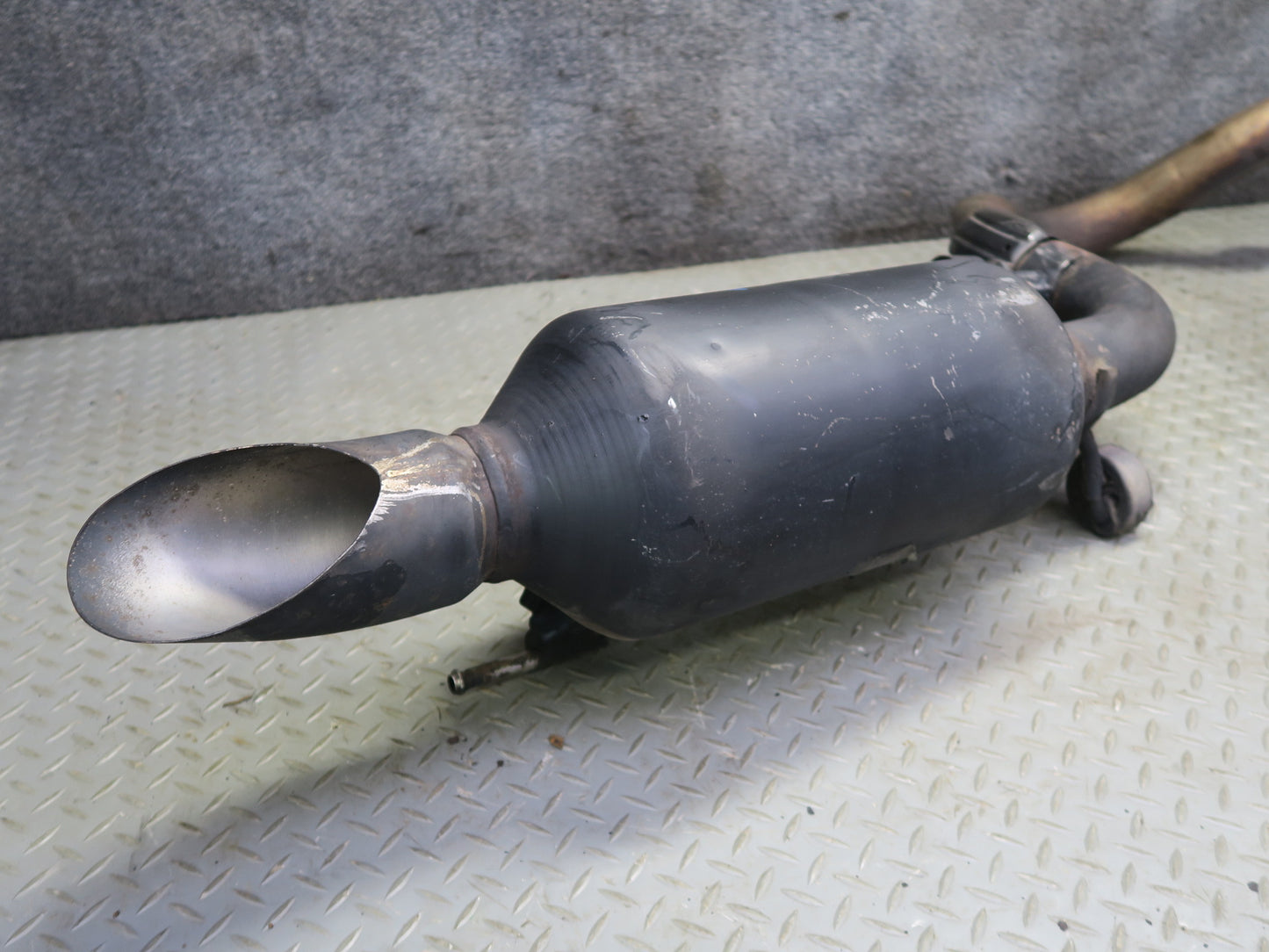 2008-2011 Lexus URJ201L LX570 Rear Exhaust Muffler Tail Pipe