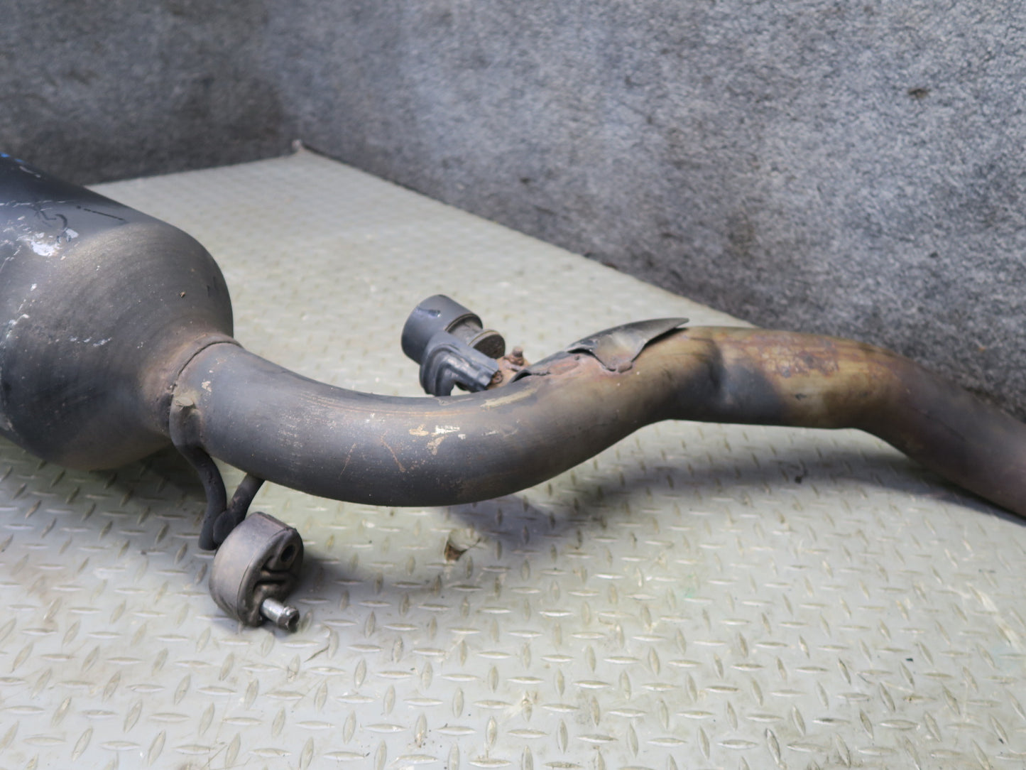 2008-2011 Lexus URJ201L LX570 Rear Exhaust Muffler Tail Pipe