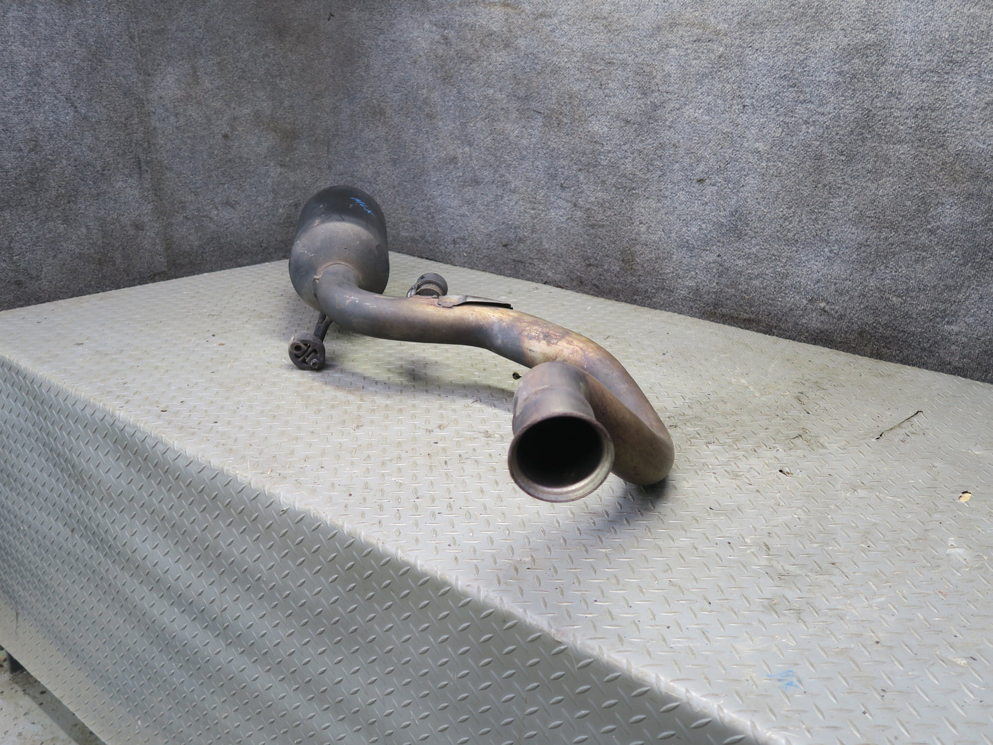 2008-2011 Lexus URJ201L LX570 Rear Exhaust Muffler Tail Pipe