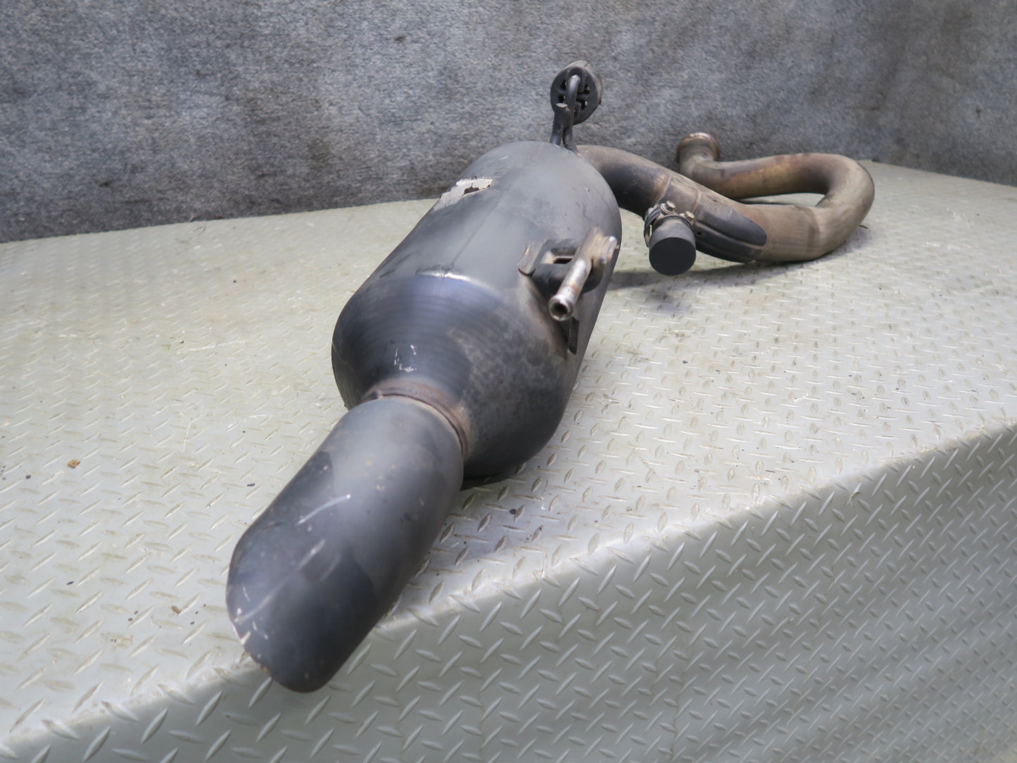 2008-2011 Lexus URJ201L LX570 Rear Exhaust Muffler Tail Pipe
