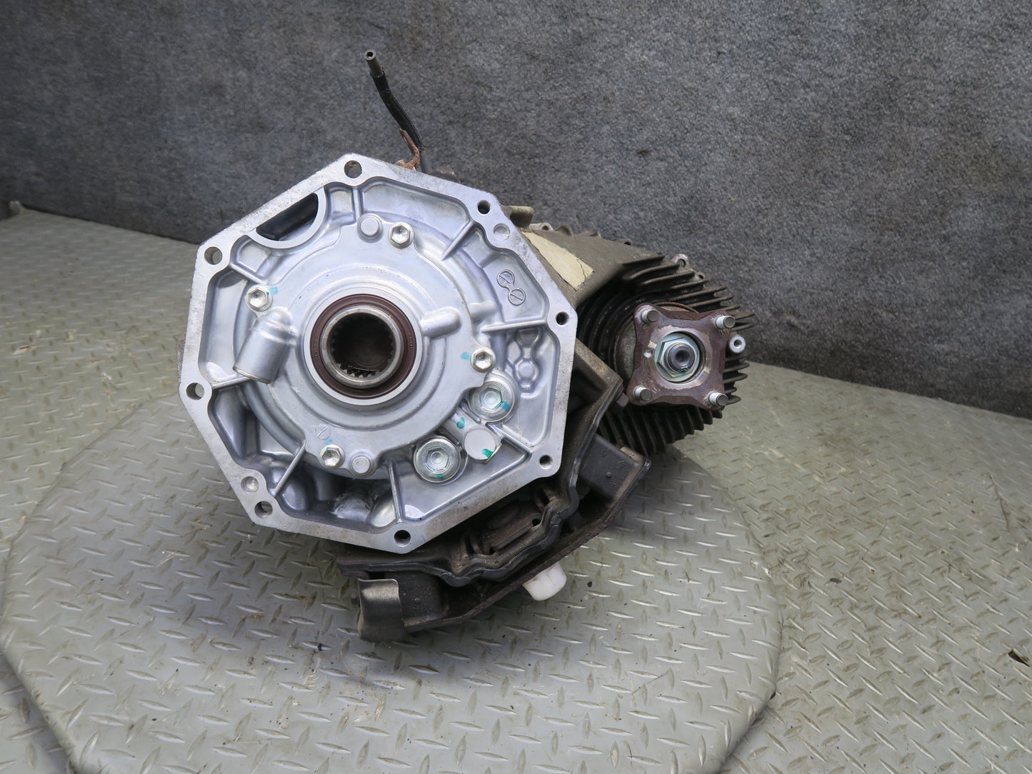 2008-2011 Lexus URJ201L LX570 AWD Transmission Transfer Case Box