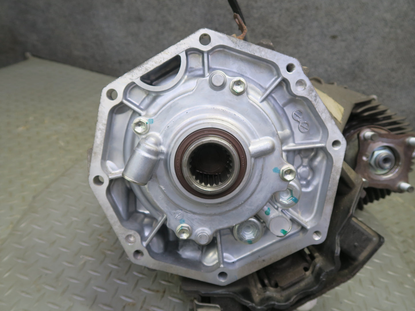 2008-2011 Lexus URJ201L LX570 AWD Transmission Transfer Case Box