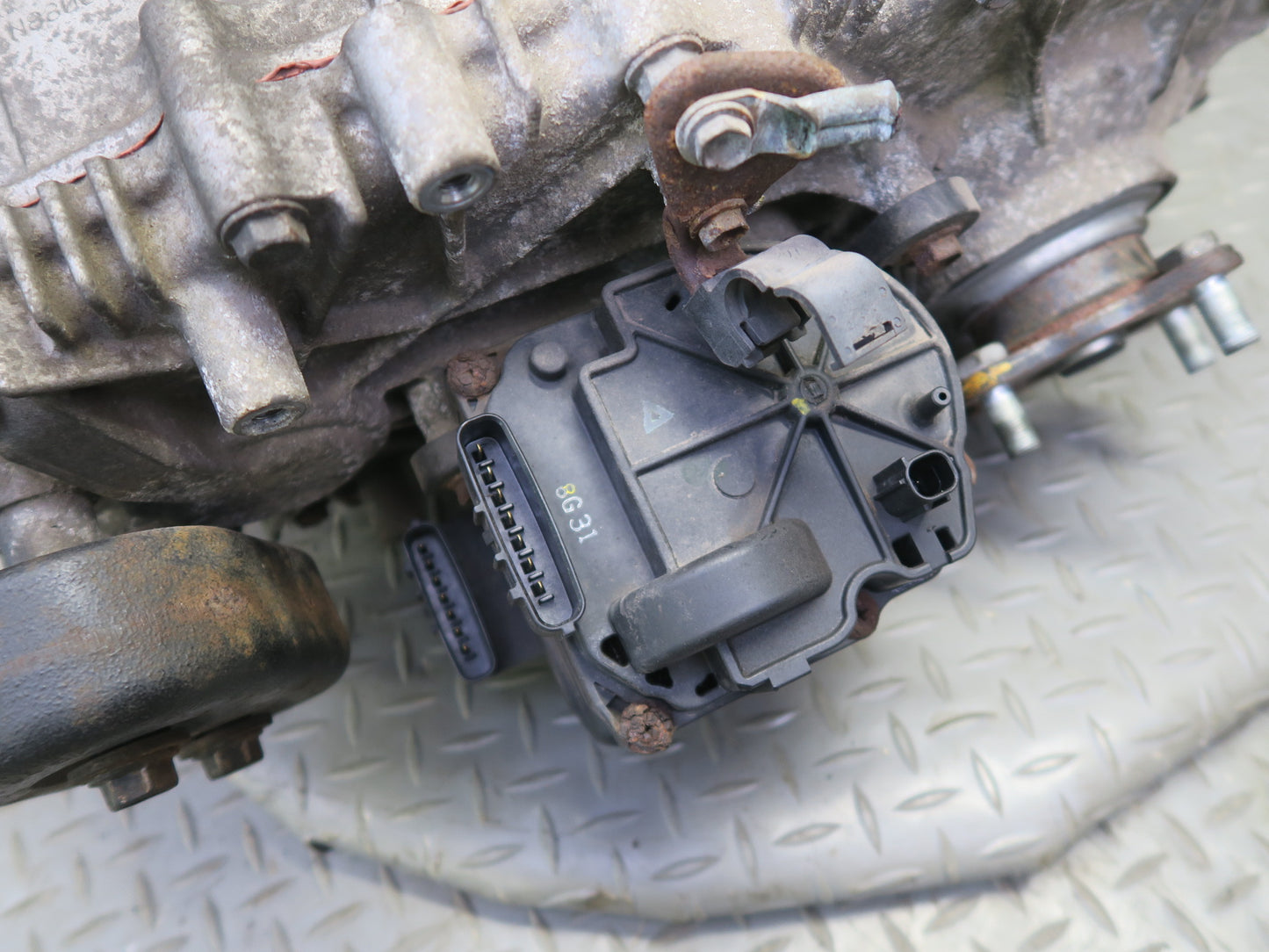 2008-2011 Lexus URJ201L LX570 AWD Transmission Transfer Case Box