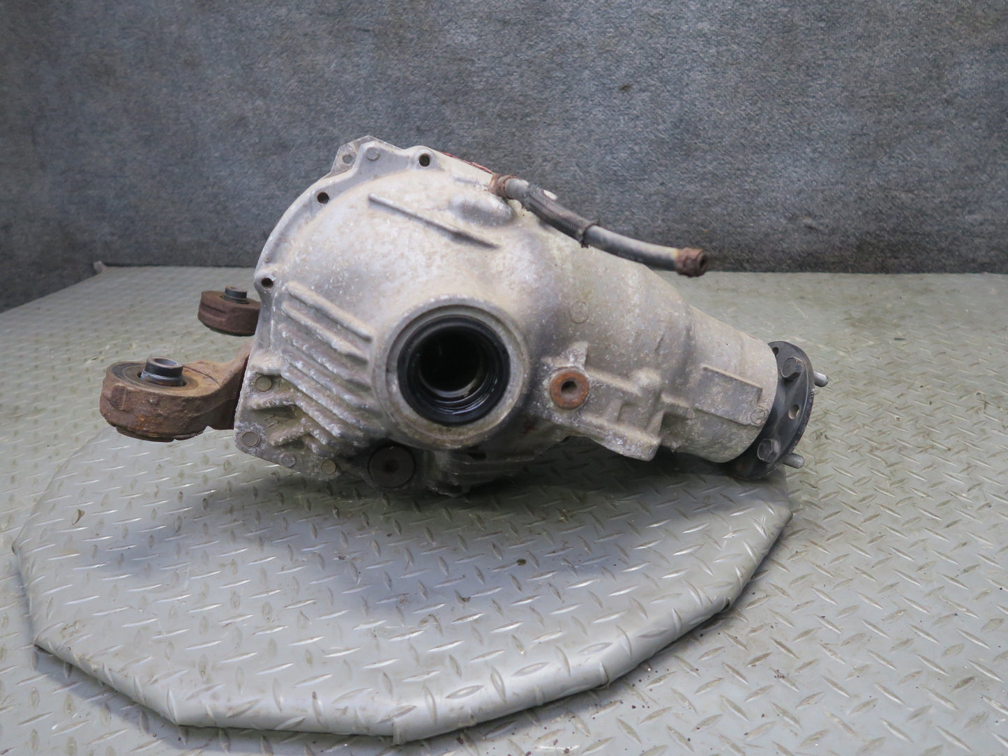 2008-2015 Lexus URJ201L LX570 AWD Front Axle Differential Carrier 3.91 Ratio