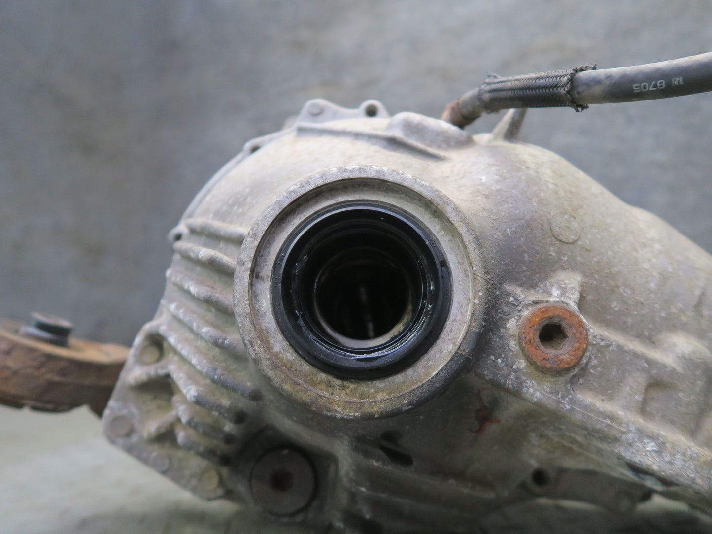 2008-2015 Lexus URJ201L LX570 AWD Front Axle Differential Carrier 3.91 Ratio