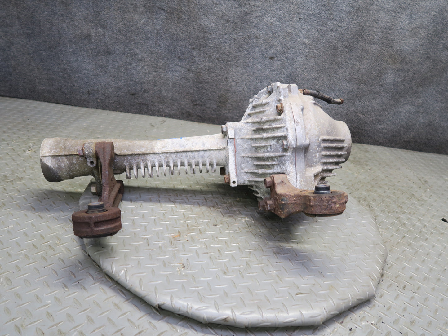 2008-2015 Lexus URJ201L LX570 AWD Front Axle Differential Carrier 3.91 Ratio
