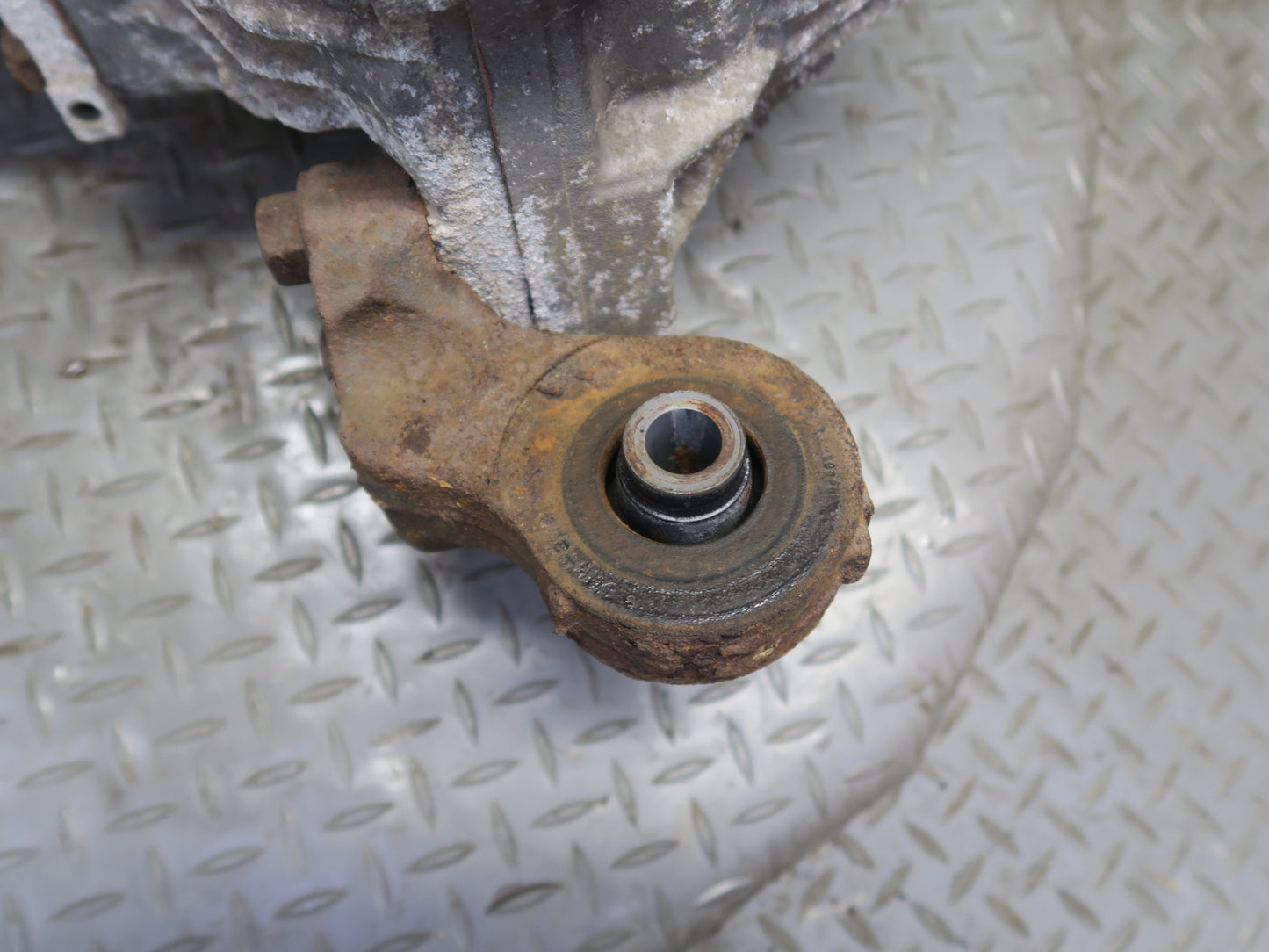 2008-2015 Lexus URJ201L LX570 AWD Front Axle Differential Carrier 3.91 Ratio
