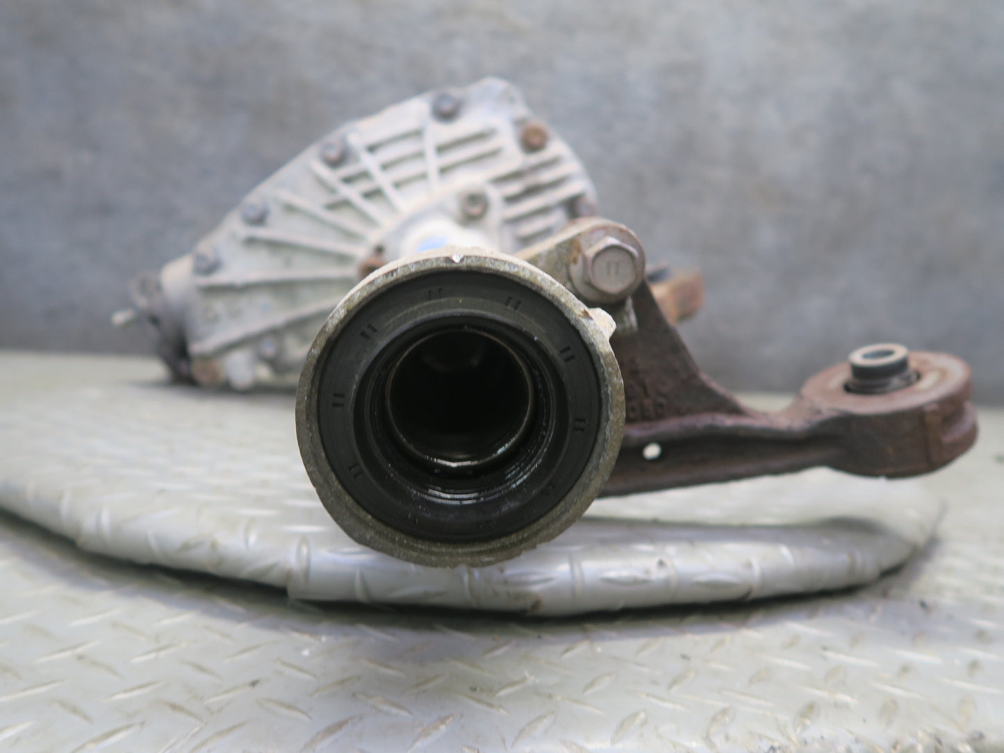 2008-2015 Lexus URJ201L LX570 AWD Front Axle Differential Carrier 3.91 Ratio