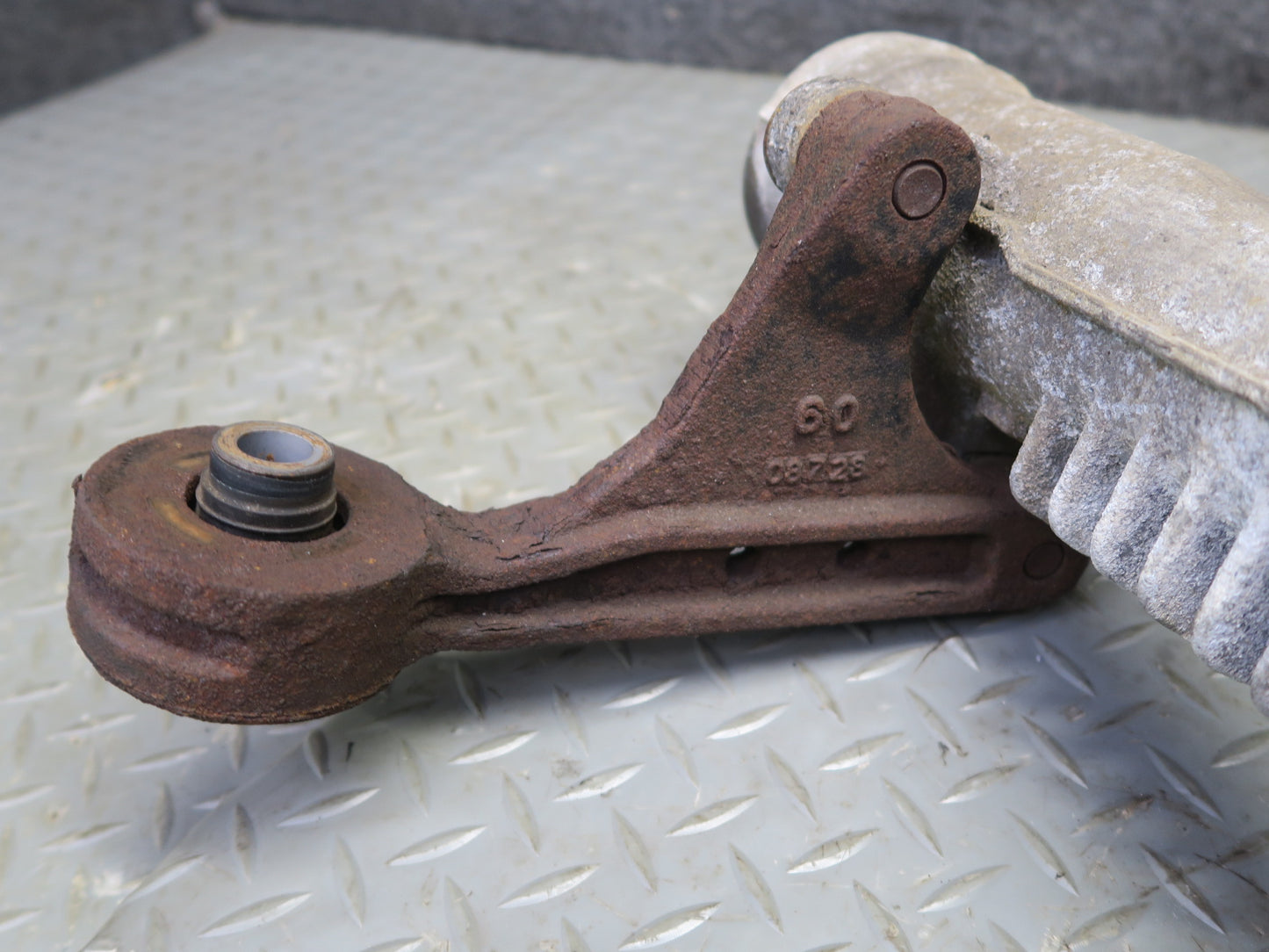 2008-2015 Lexus URJ201L LX570 AWD Front Axle Differential Carrier 3.91 Ratio