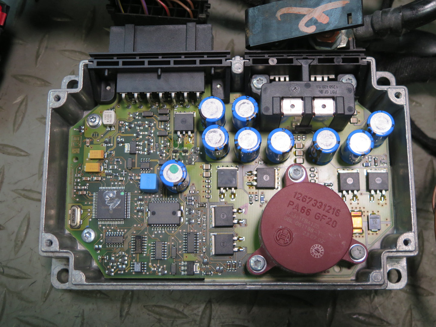 03-12 Mercedes R230 SL Battery Stabilization Control Load Module 2305400945 OEM