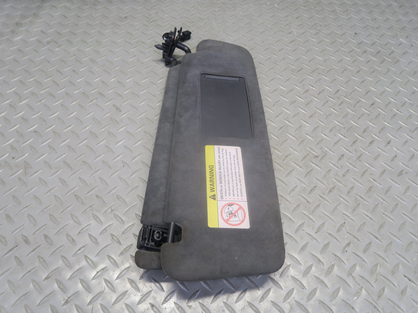 2003-2006 Porsche Cayenne 955 Front Right Sun Visor Shade