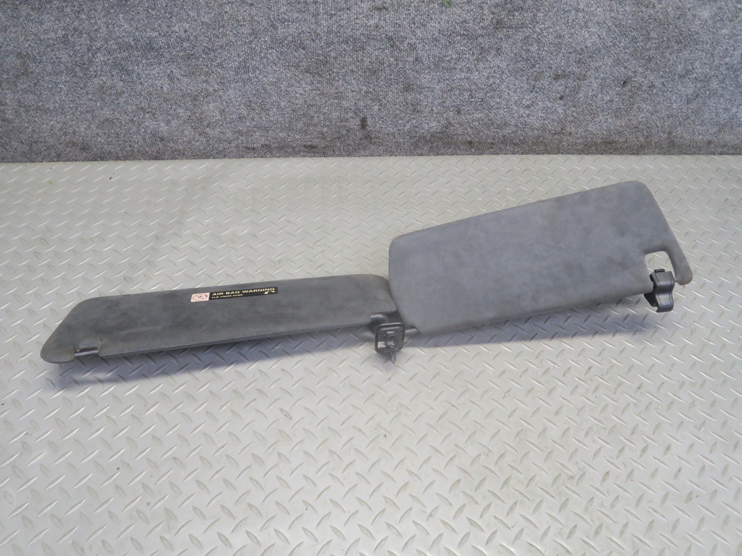 2003-2006 Porsche Cayenne 955 Front Right Sun Visor Shade