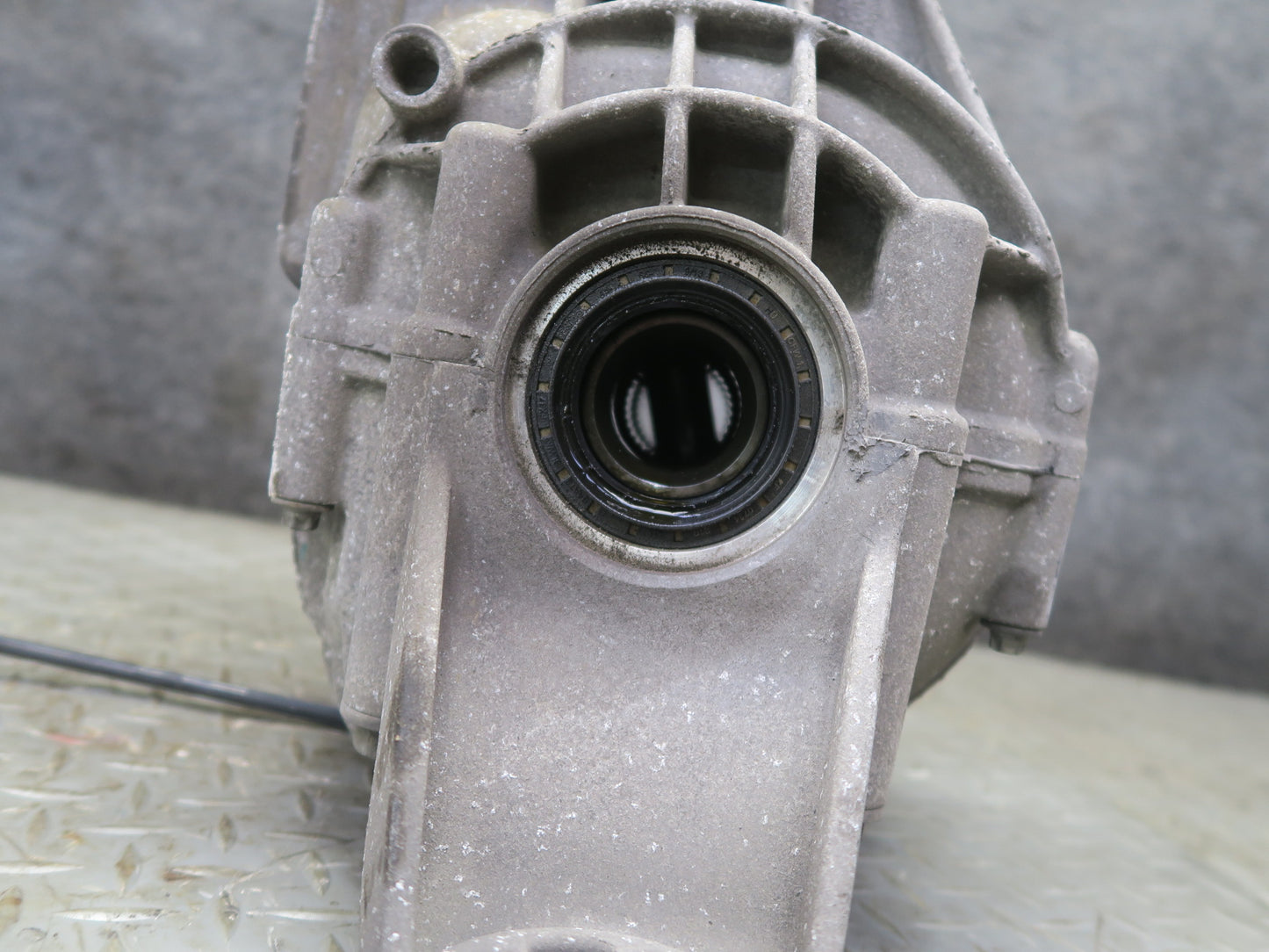 10-11 Mercedes W164 ML350 AWD Diesel Rear Differential Carrier 3.45 Ratio OEM