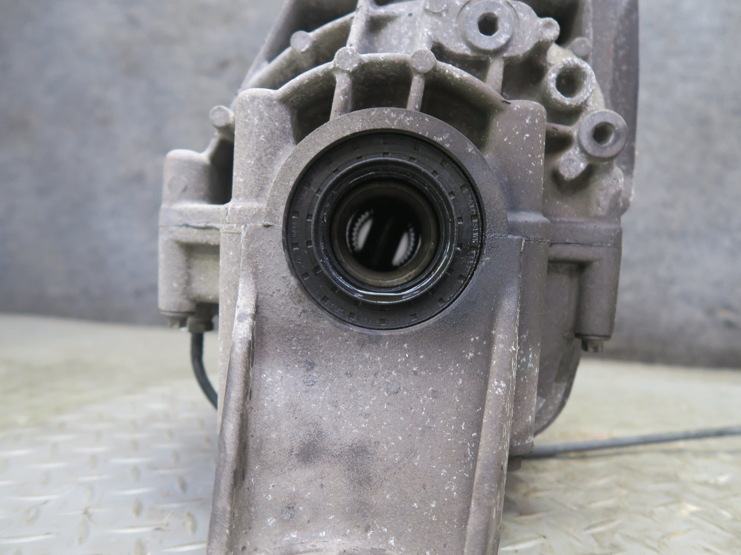 10-11 Mercedes W164 ML350 AWD Diesel Rear Differential Carrier 3.45 Ratio OEM