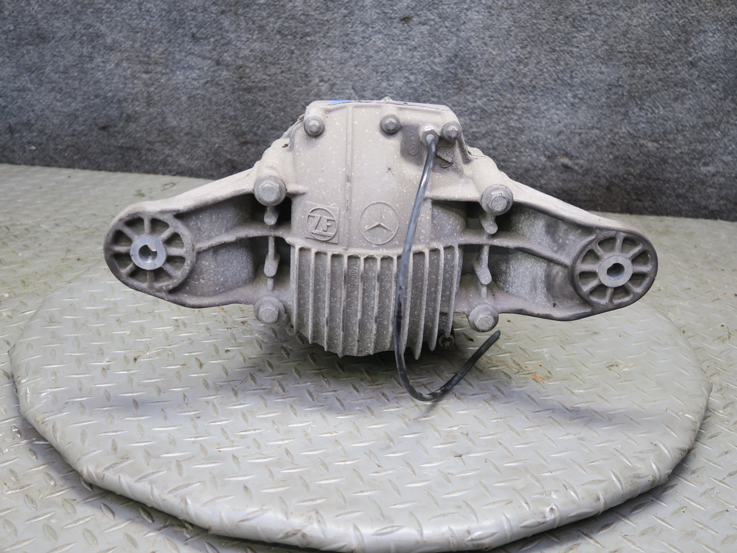 10-11 Mercedes W164 ML350 AWD Diesel Rear Differential Carrier 3.45 Ratio OEM