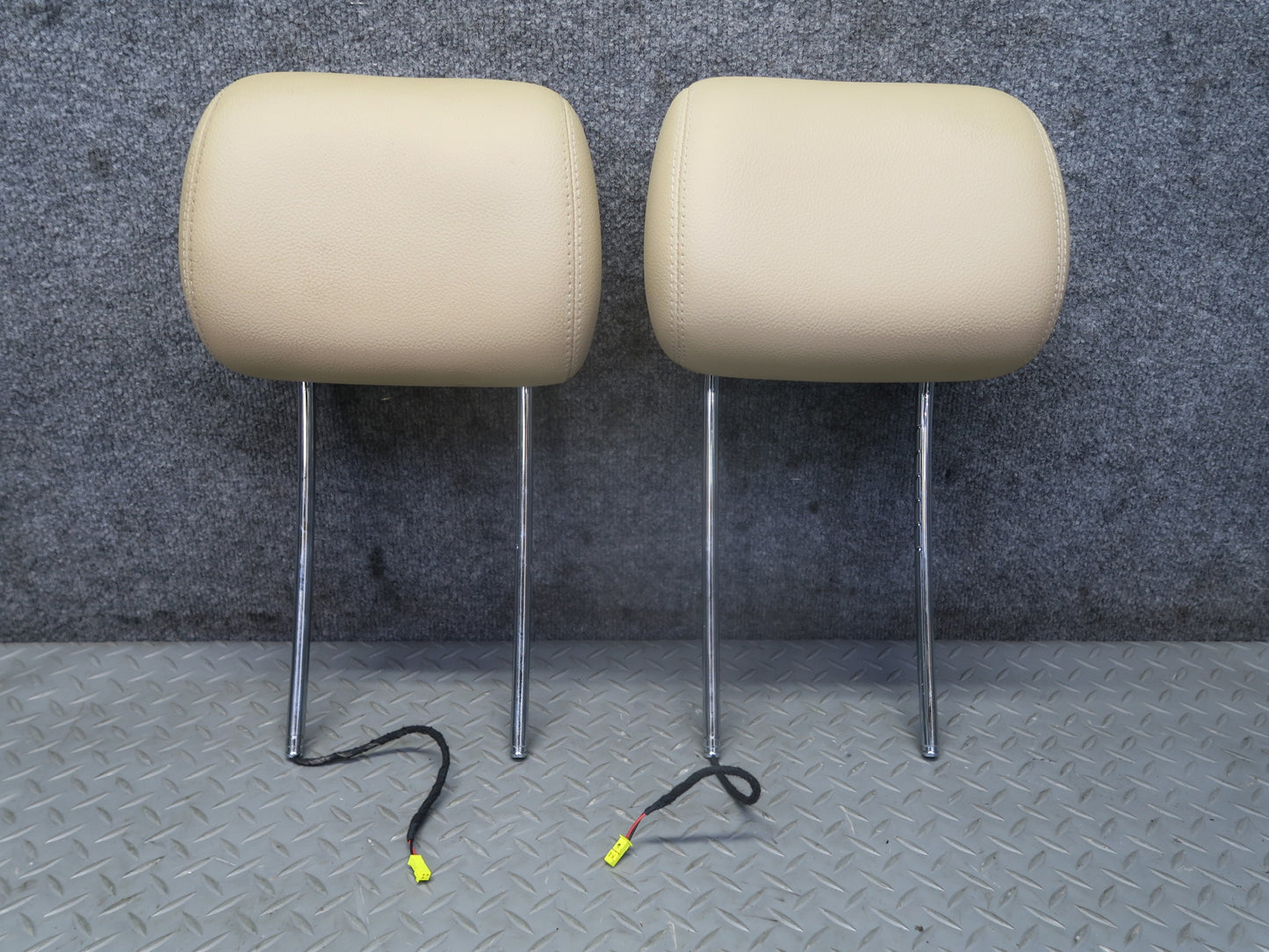 07-11 Mercedes W164 Ml-class Front Left & Right Leather Active Headrest Set OEM