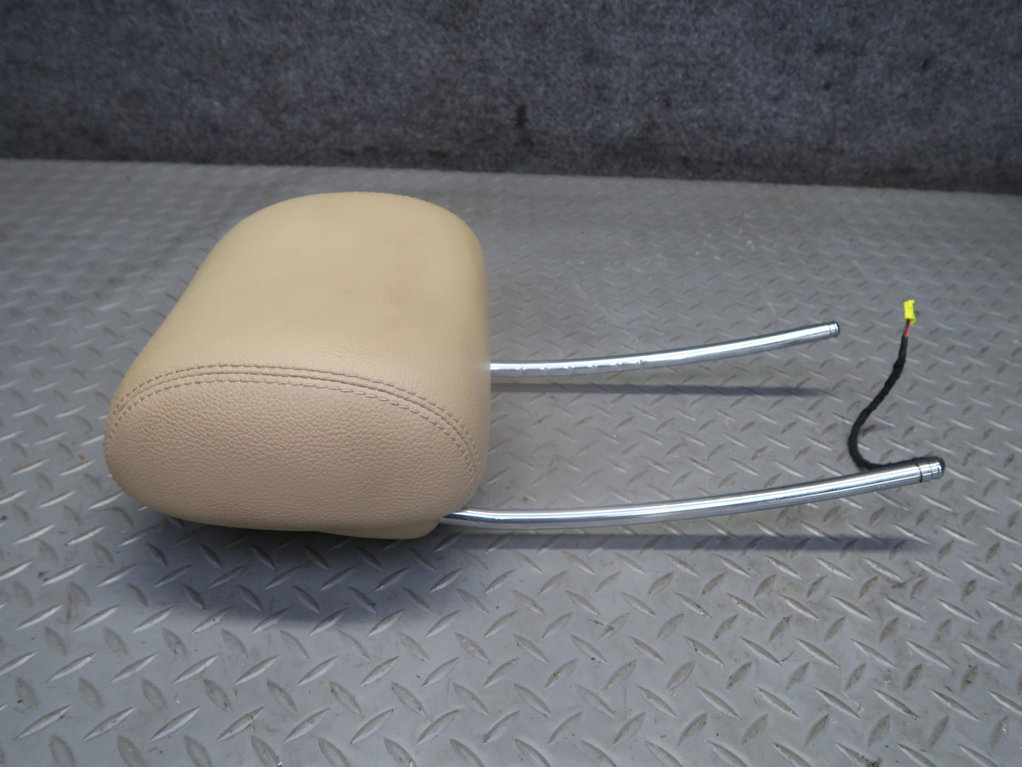 07-11 Mercedes W164 Ml-class Front Left & Right Leather Active Headrest Set OEM