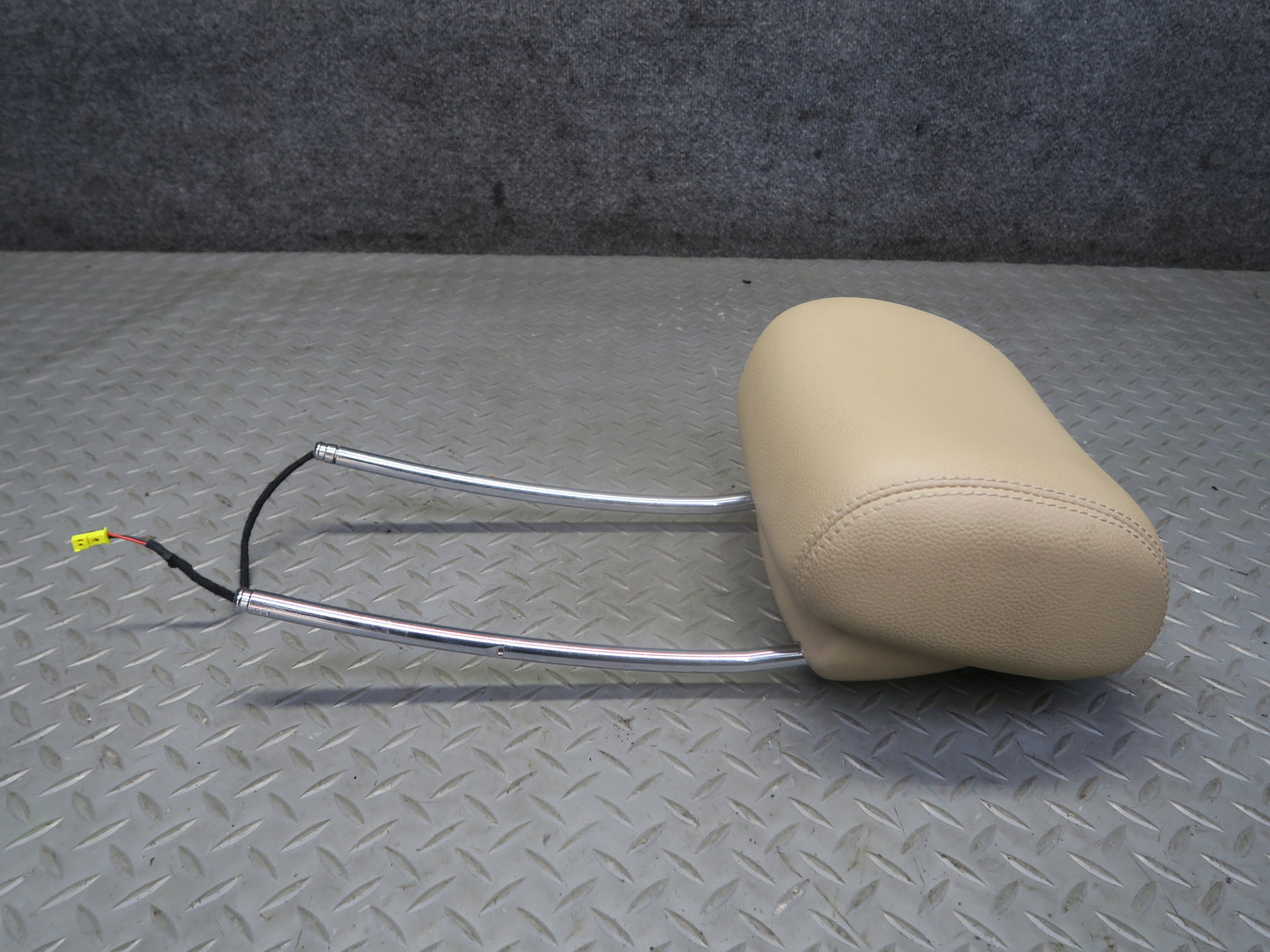 07-11 Mercedes W164 Ml-class Front Left & Right Leather Active Headrest Set OEM