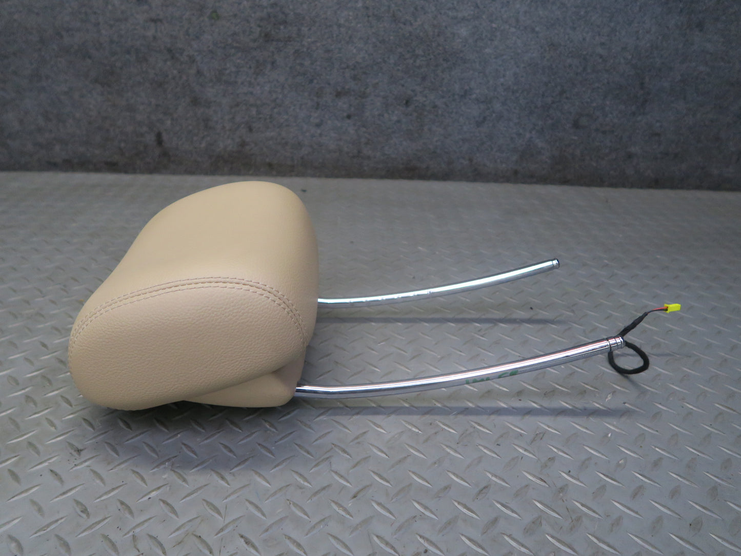 07-11 Mercedes W164 Ml-class Front Left & Right Leather Active Headrest Set OEM