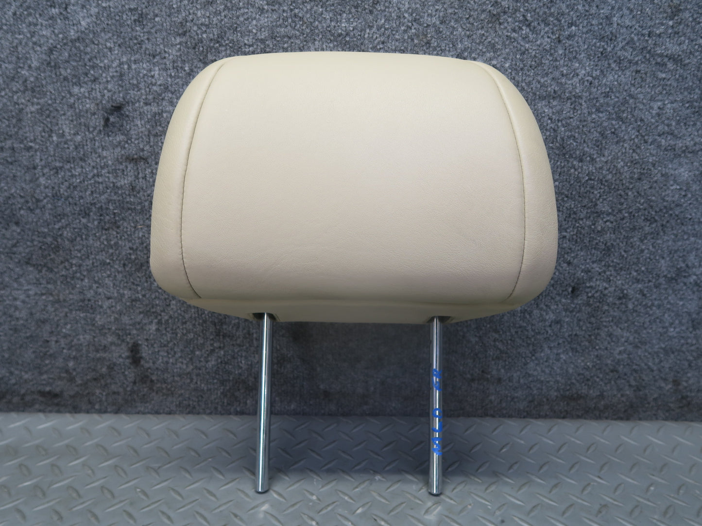 2008-2011 Lexus URJ201L LX570 Front Right Passenger Side Leather Headrest