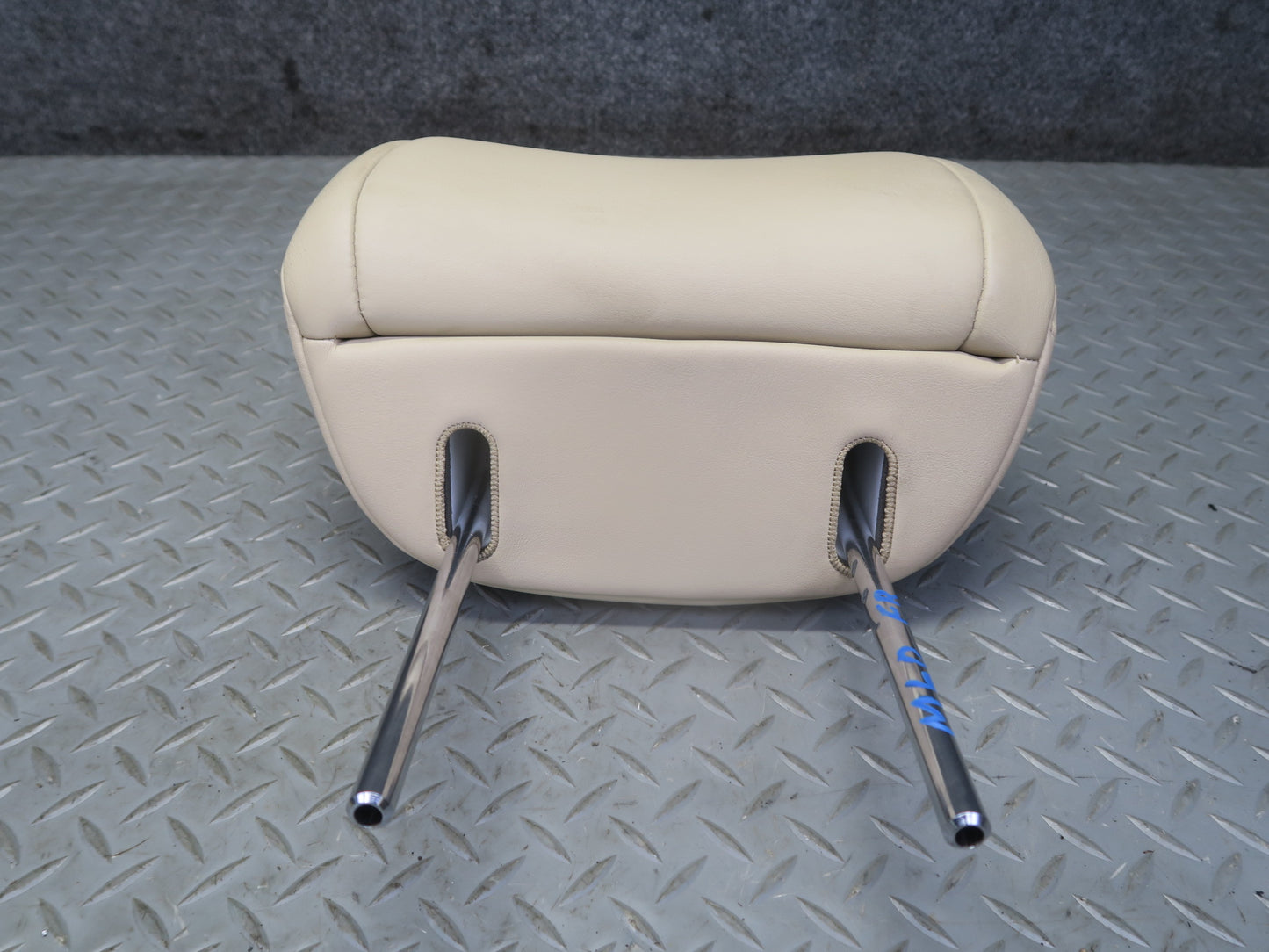 2008-2011 Lexus URJ201L LX570 Front Right Passenger Side Leather Headrest
