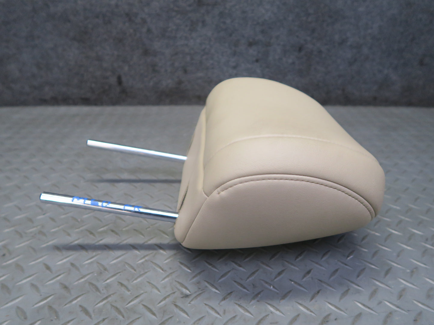 2008-2011 Lexus URJ201L LX570 Front Right Passenger Side Leather Headrest