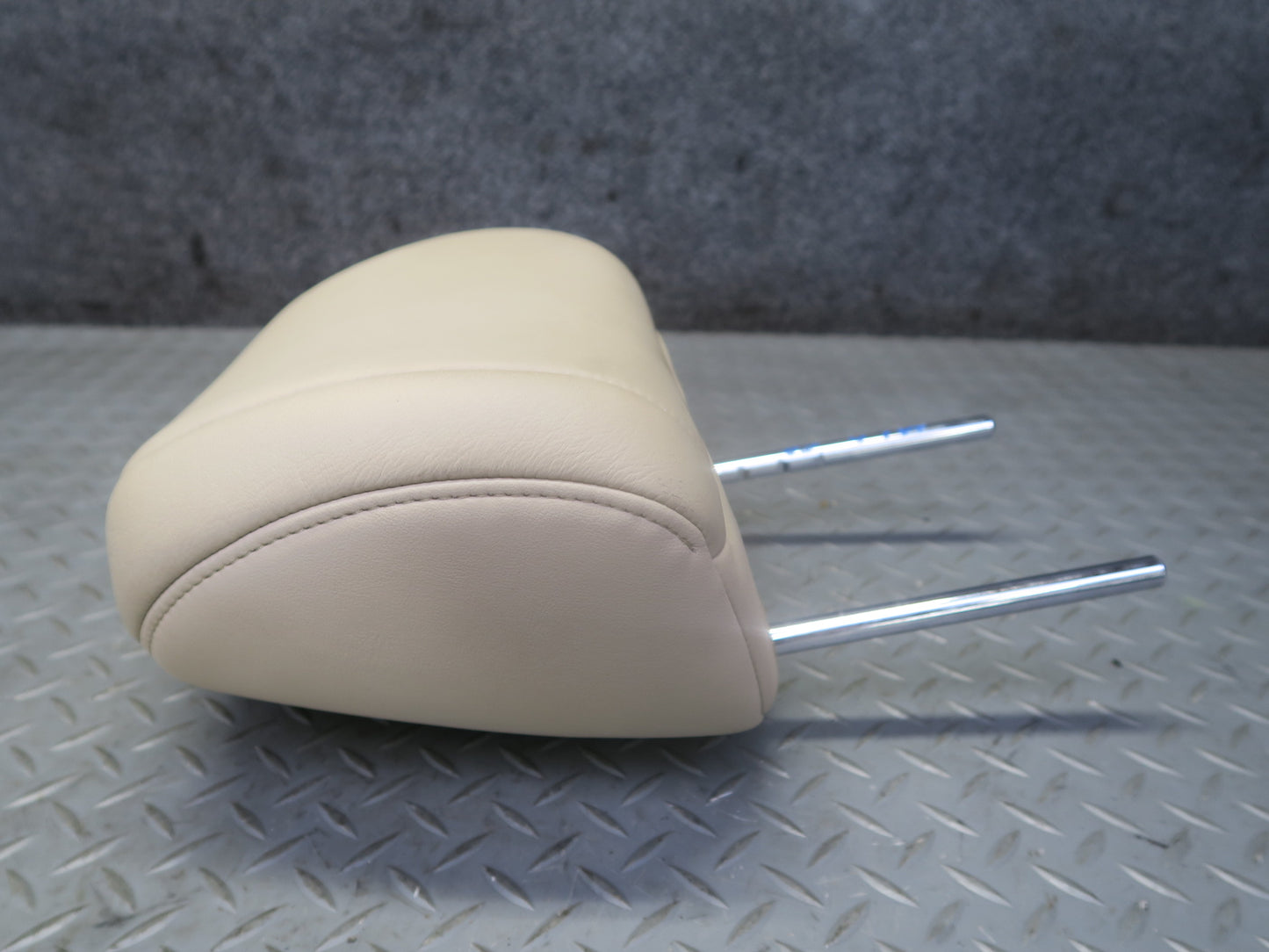 2008-2011 Lexus URJ201L LX570 Front Right Passenger Side Leather Headrest