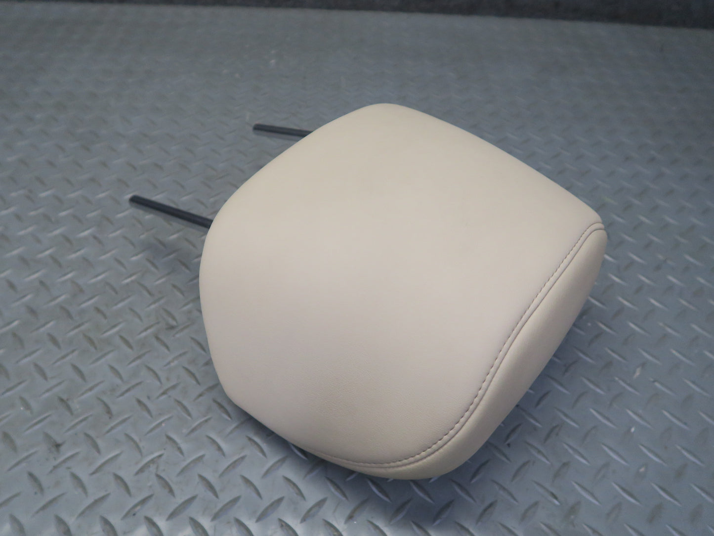 2008-2011 Lexus URJ201L LX570 Front Right Passenger Side Leather Headrest
