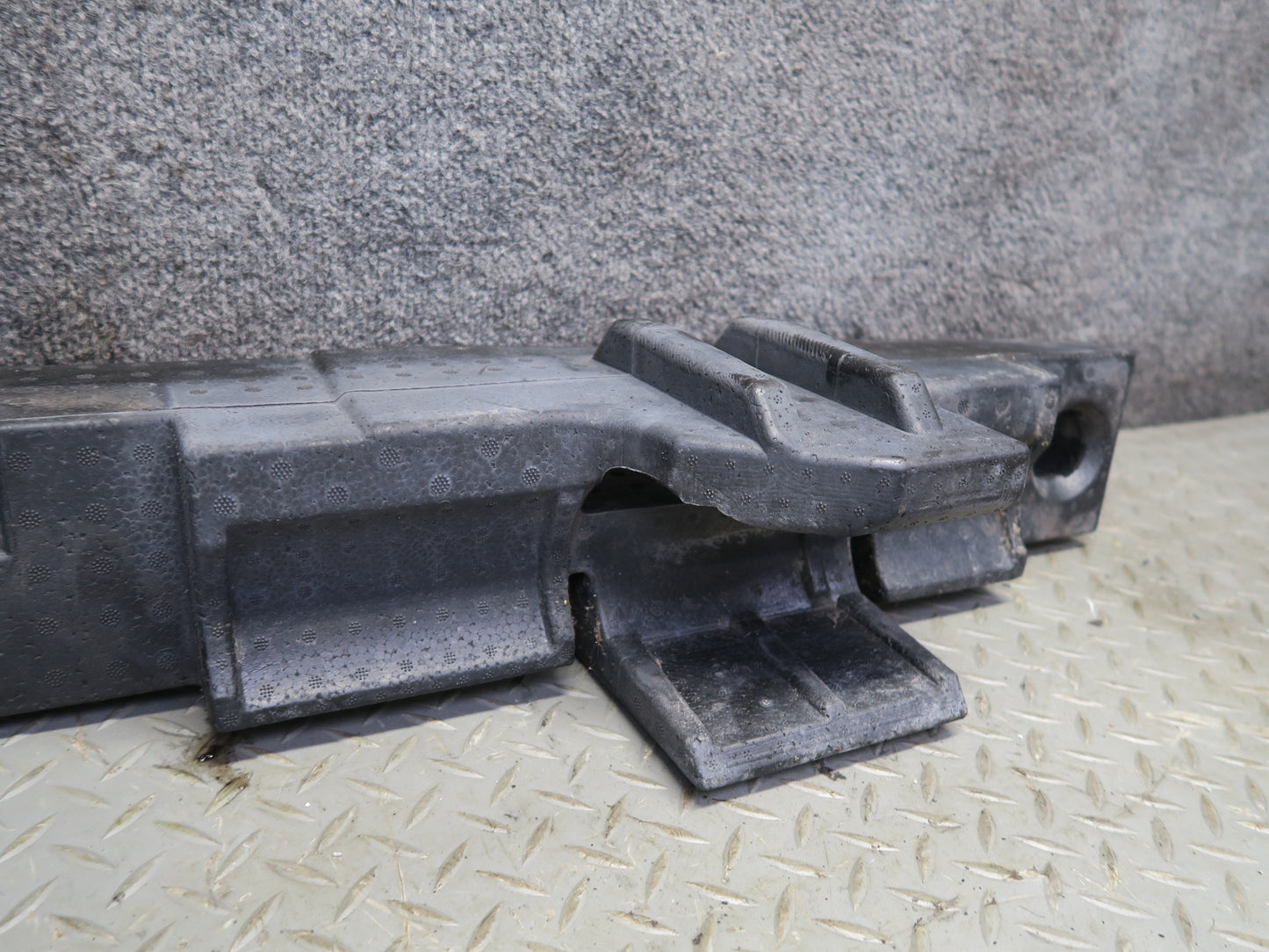 06-11 Mercedes W164 ML320 ML350 ML500 Rear Bumper Foam Absorber OEM