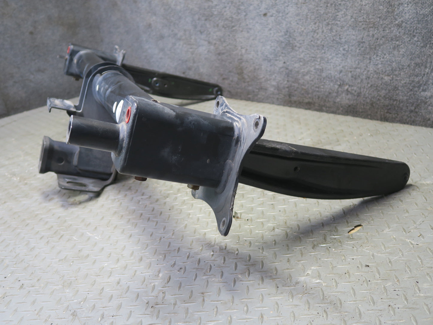 06-11 Mercedes W164 ML350 ML500 Rear Trailer TOW Hitch Reinforcement Bar OEM