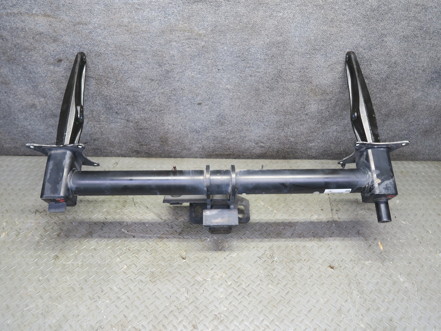 06-11 Mercedes W164 ML350 ML500 Rear Trailer TOW Hitch Reinforcement Bar OEM
