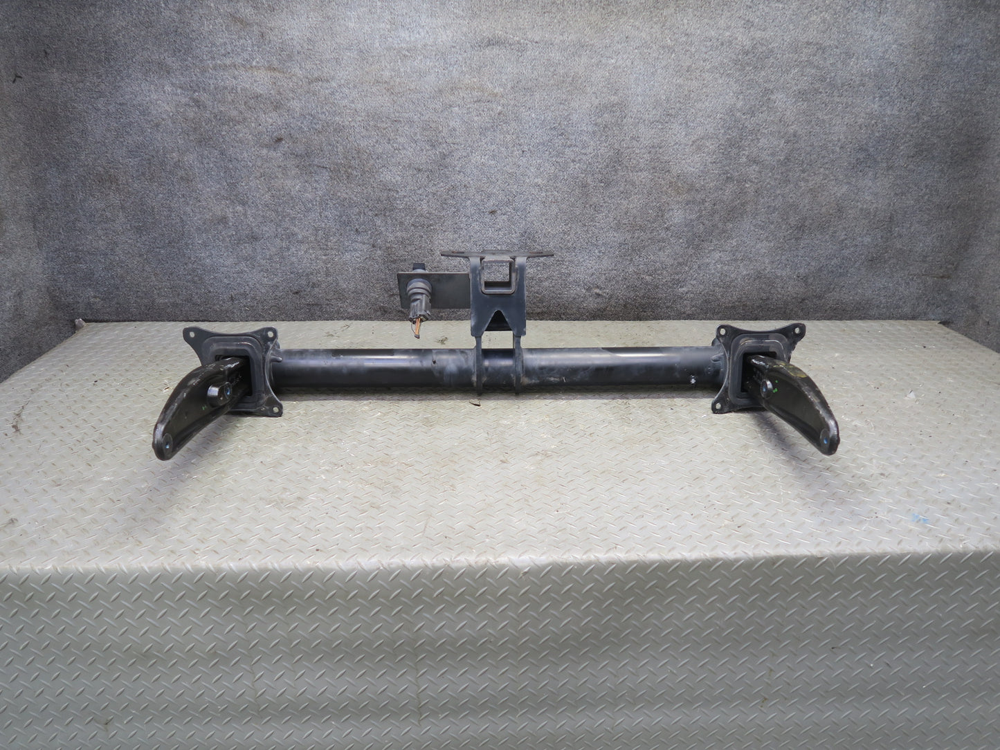 06-11 Mercedes W164 ML350 ML500 Rear Trailer TOW Hitch Reinforcement Bar OEM