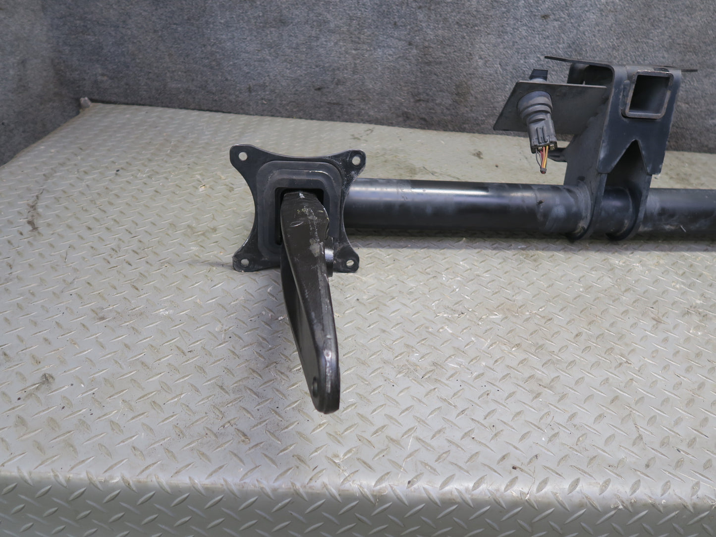 06-11 Mercedes W164 ML350 ML500 Rear Trailer TOW Hitch Reinforcement Bar OEM