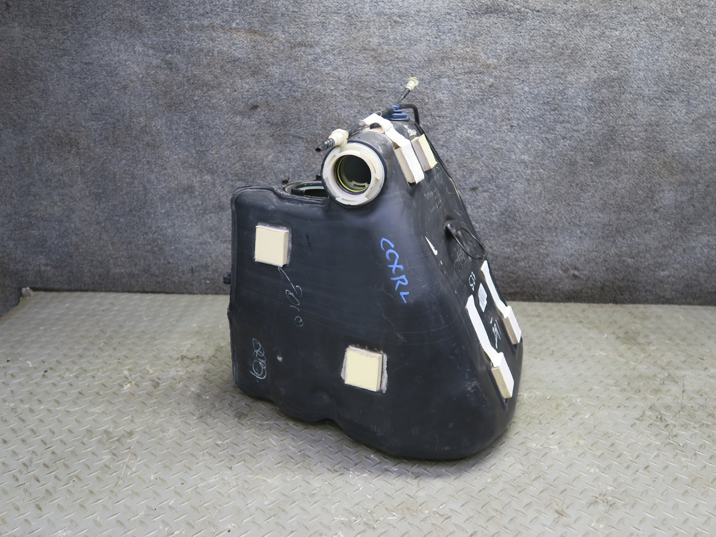 2004-2009 Cadillac XLR Rear Left Side Gas Fuel Tank Reservoir