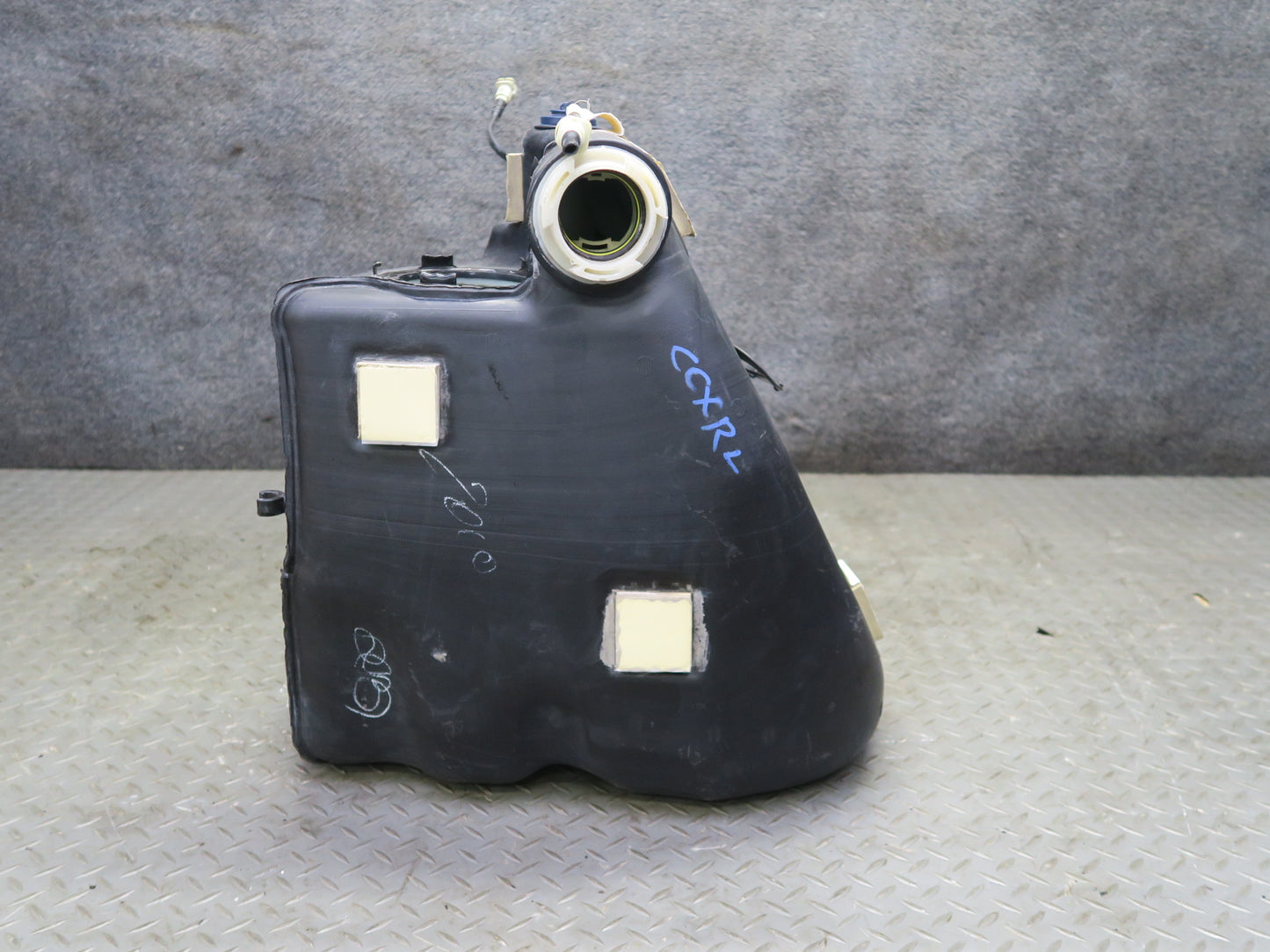 2004-2009 Cadillac XLR Rear Left Side Gas Fuel Tank Reservoir