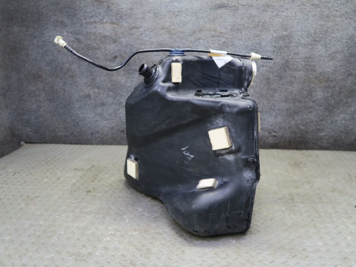 2004-2009 Cadillac XLR Rear Left Side Gas Fuel Tank Reservoir