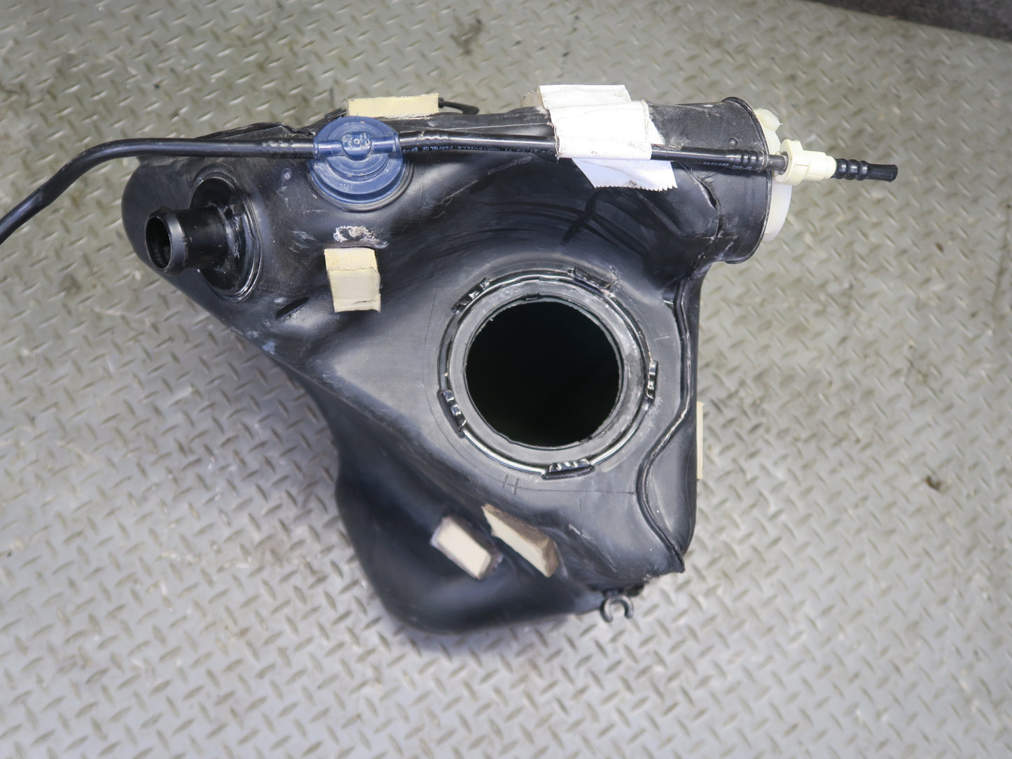 2004-2009 Cadillac XLR Rear Left Side Gas Fuel Tank Reservoir
