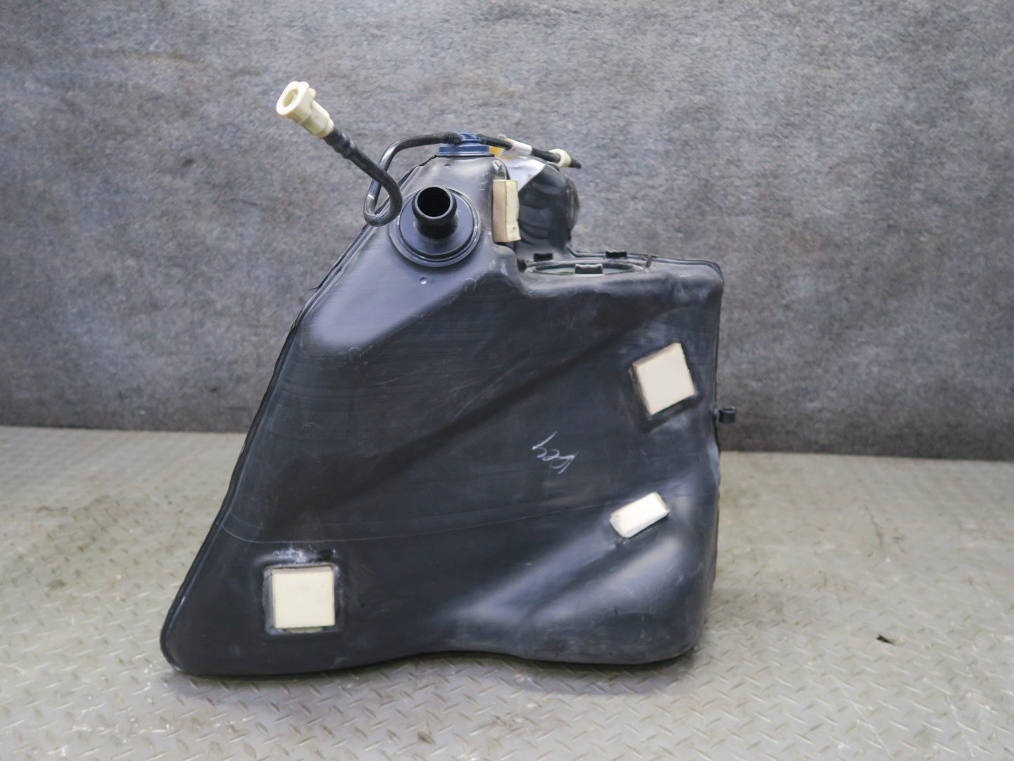 2004-2009 Cadillac XLR Rear Left Side Gas Fuel Tank Reservoir