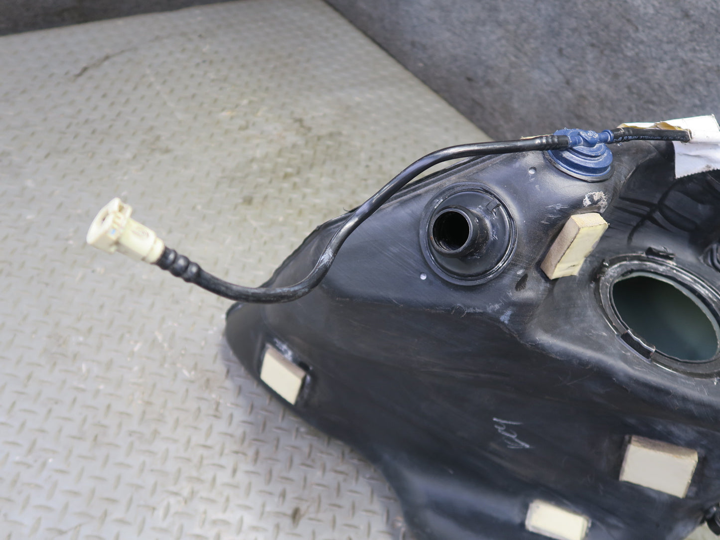 2004-2009 Cadillac XLR Rear Left Side Gas Fuel Tank Reservoir