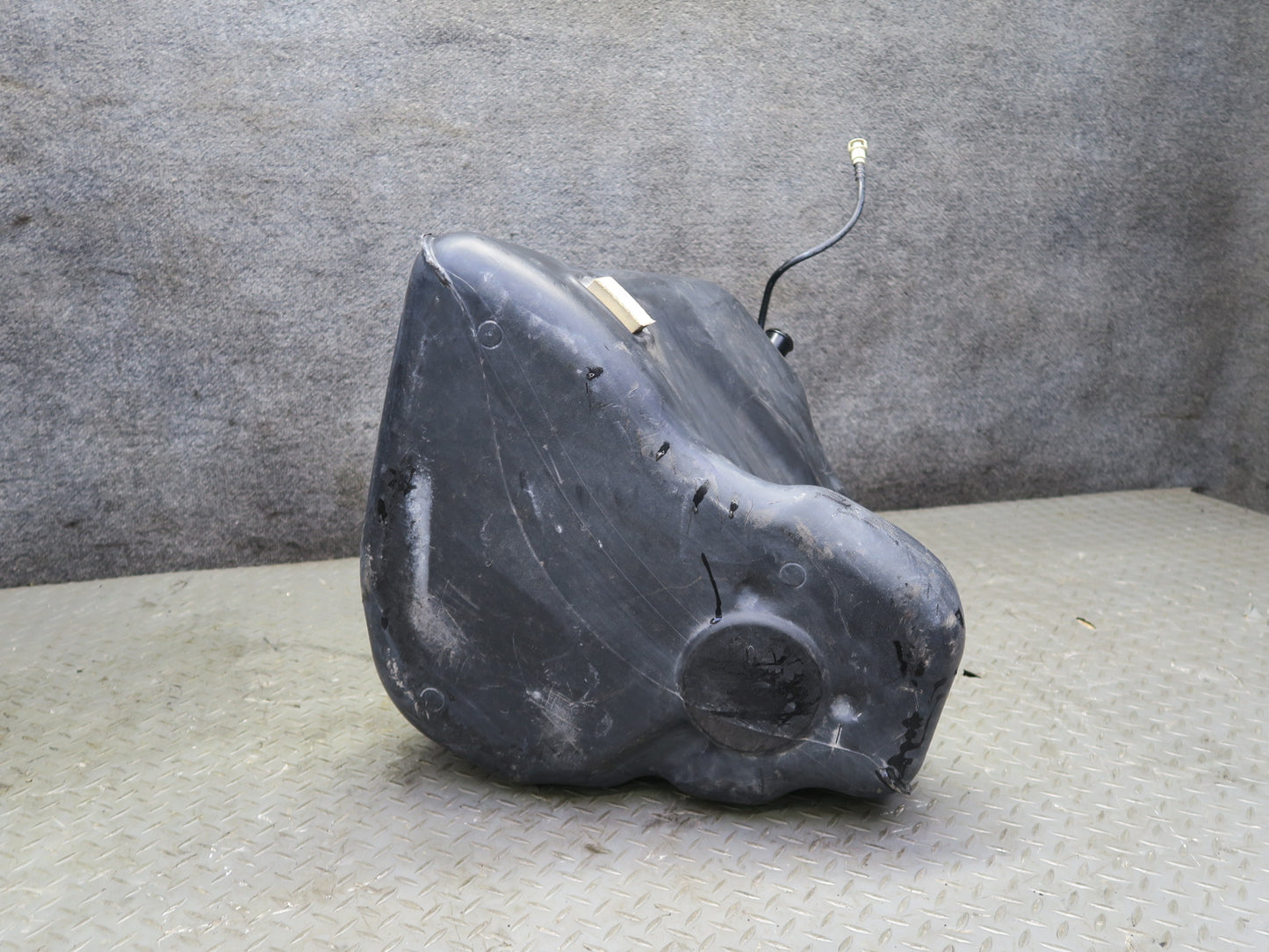 2004-2009 Cadillac XLR Rear Left Side Gas Fuel Tank Reservoir