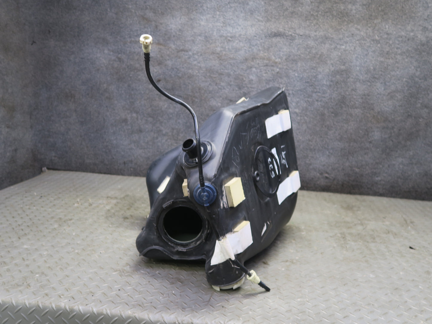 2004-2009 Cadillac XLR Rear Left Side Gas Fuel Tank Reservoir