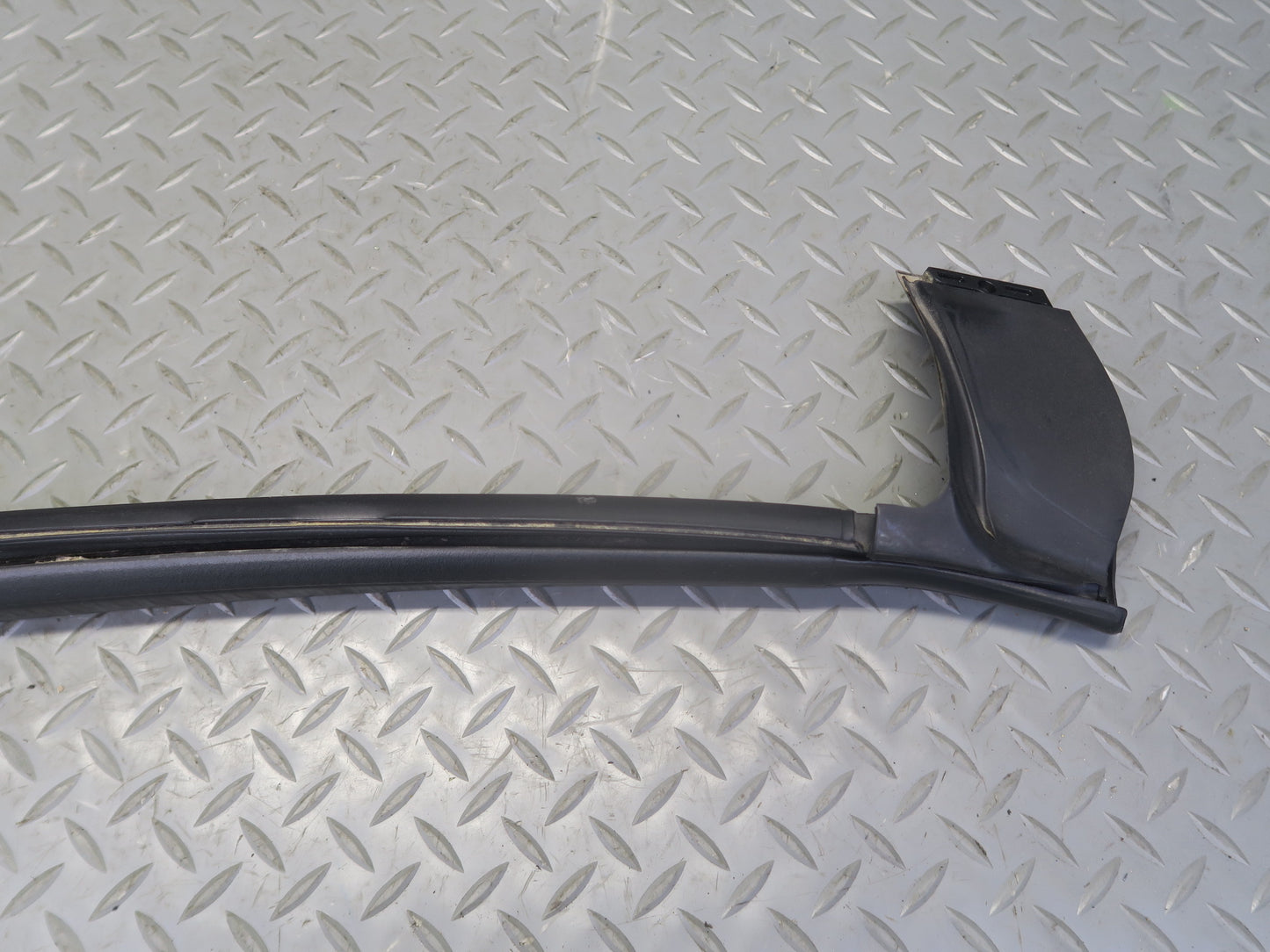 16-24 Chevrolet Camaro SS Convertible Left Door Weatherstrip Rubber Seal Gasket