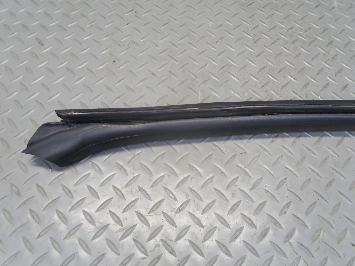 16-24 Chevrolet Camaro SS Convertible Left Door Weatherstrip Rubber Seal Gasket