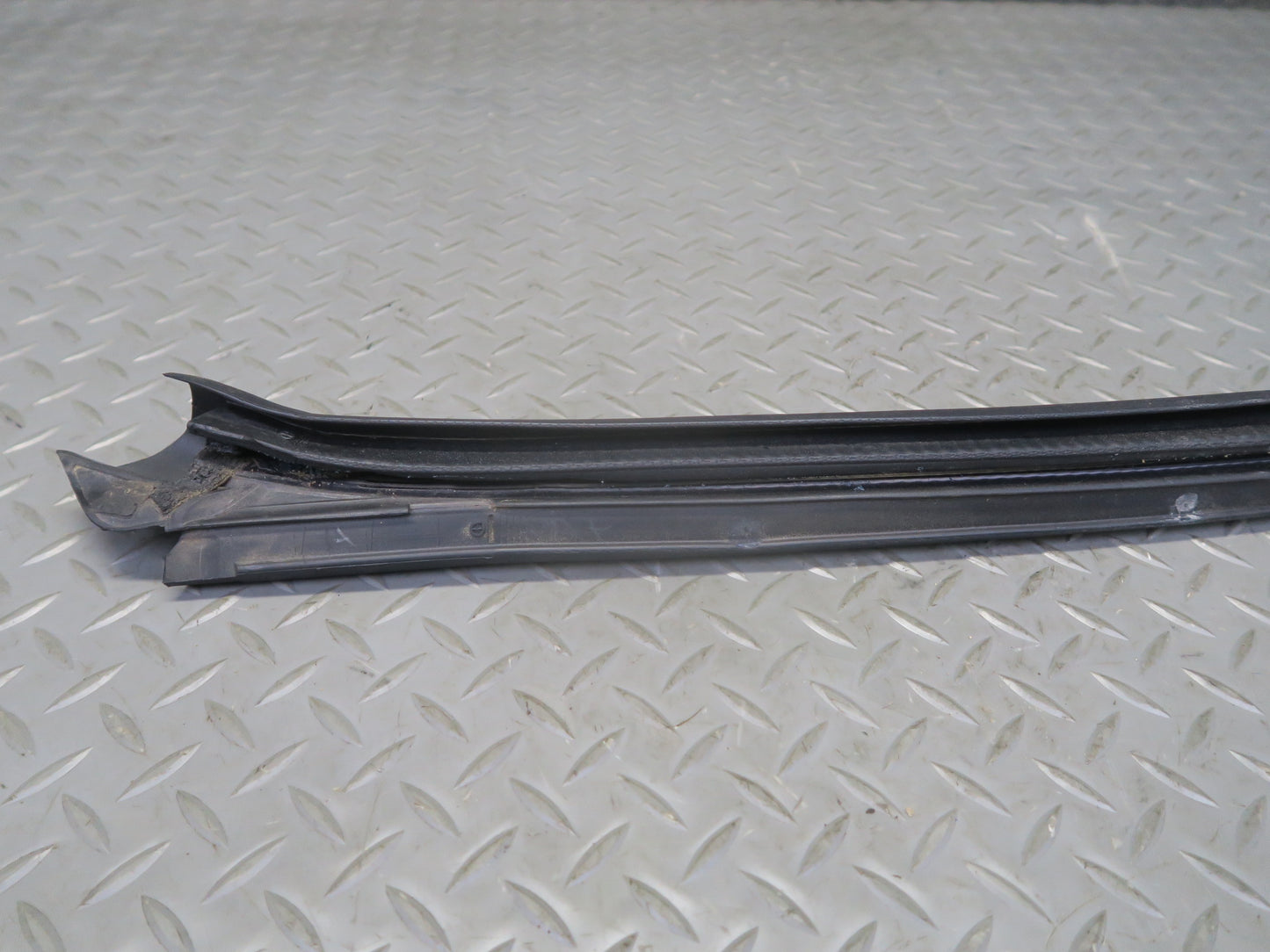 16-24 Chevrolet Camaro SS Convertible Left Door Weatherstrip Rubber Seal Gasket