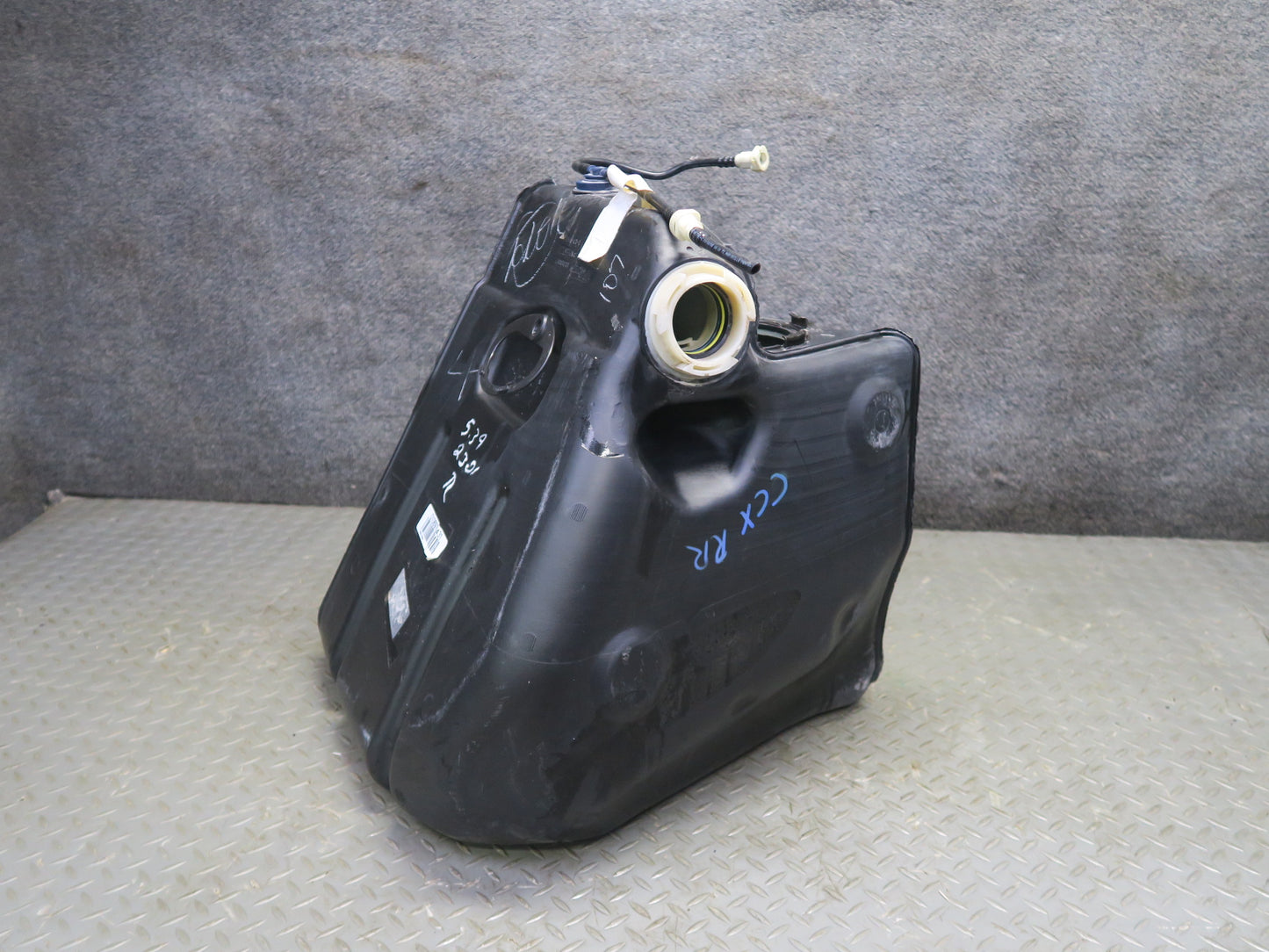 2004-2009 Cadillac XLR Rear Right Pass Side Gas Fuel Tank Reservoir